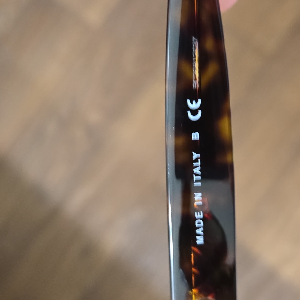 CHANEL Interlocking CC Logo Wayfarer Sunglass-Authentic - Picture 8 of 10